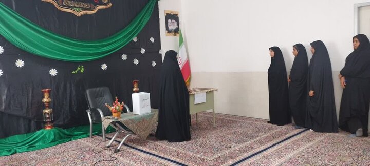 تصاویر/ برگزاری انتخابات شورای طلاب در مدرسه الزهرا شهداد