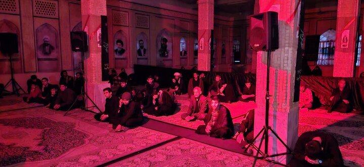 حضور گسترده طلاب در مراسم و گوش‌سپاری به سخنان سخنران