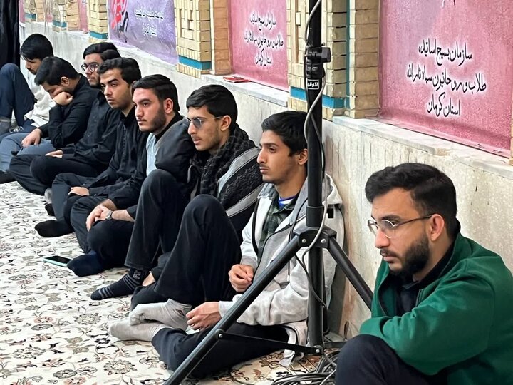 شرکت طلاب در مراسم توسل و عزاداری ایام فاطمیه