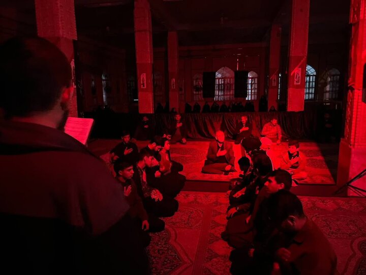 مرثیه‌سرایی طلبه محمدمهدی حاج‌اکبری