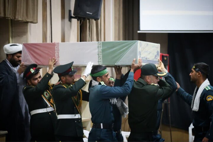 تصاویر/استقبال از پیکر مطهر شهدای گمنام در آموزشگاه علمی تخصصی مالک اشتر فراجا اراک