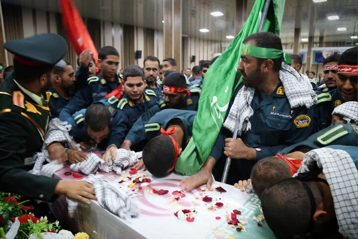 تصاویر/استقبال از پیکر مطهر شهدای گمنام در آموزشگاه علمی تخصصی مالک اشتر فراجا اراک