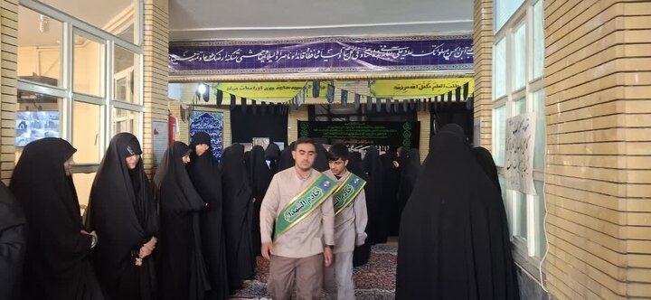 تصاویر/تشییع شهید گمنام در مدرسه علمیه الزهرا اراک