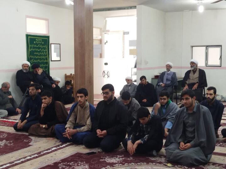 تصاویر/ تجلیل از کتابدار کتابخانه مدرسه علمیه امیرالمومنین(ع) آران و بیدگل