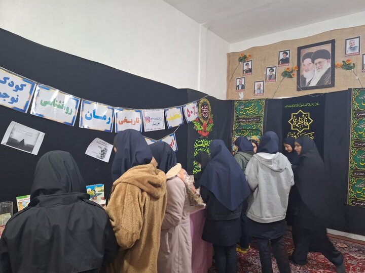 تصاویر/برگزاری نمایشگاه کتاب کودک و نوجوان به مناسبت هفته کتاب در آستانه