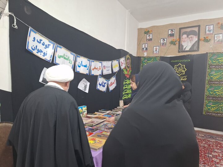 تصاویر/برگزاری نمایشگاه کتاب کودک و نوجوان به مناسبت هفته کتاب در آستانه