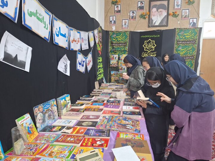 تصاویر/برگزاری نمایشگاه کتاب کودک و نوجوان به مناسبت هفته کتاب در آستانه