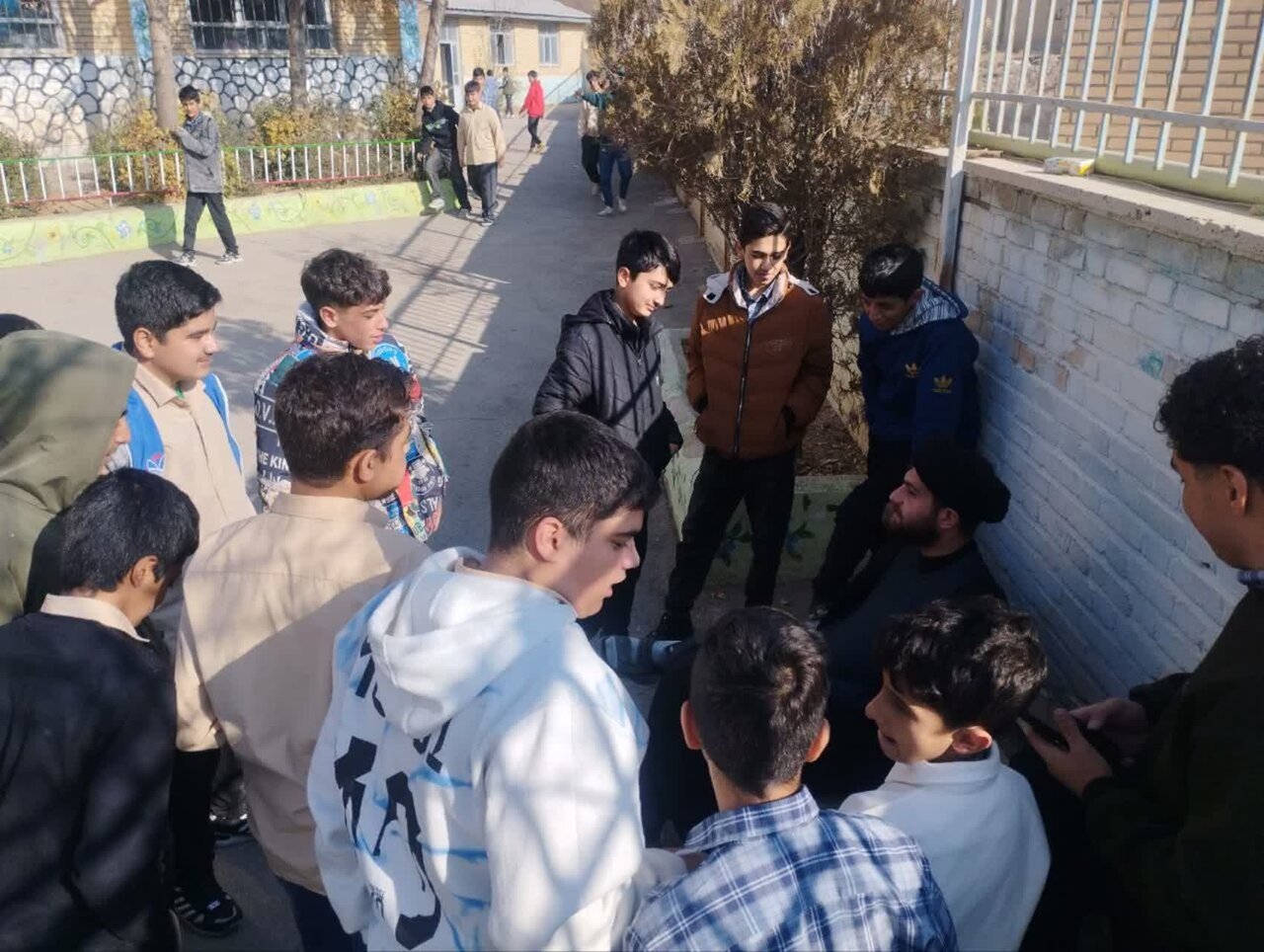 تصاویر/ روایتی از حضور طلاب مدرسه علمیه امام صادق علیه‌السلام فیروزکوه در مدارس