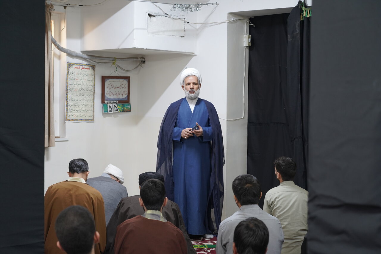 تصاویر/ نشست سیاسی با حضور حجت‌الاسلام طائب