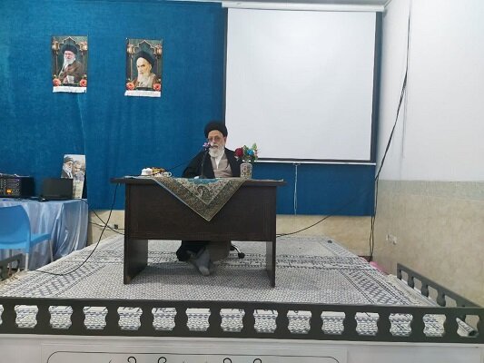 تقویت رابطه با حضرت ولیعصر(عج) معیار اساسی موفقیت طلبه است