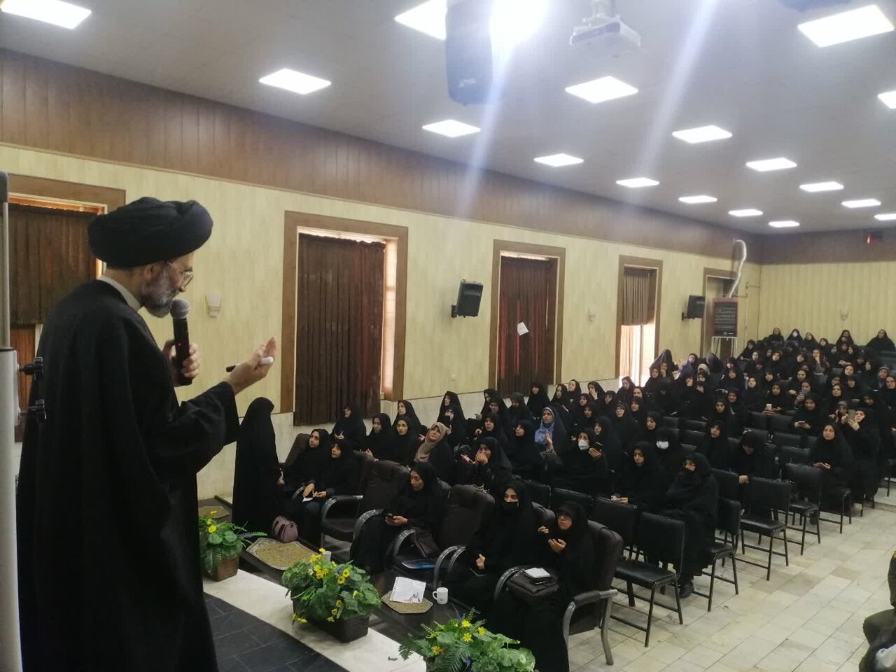 لزوم مطالعه کتاب تعلیم و تربیت استاد شهید مطهری