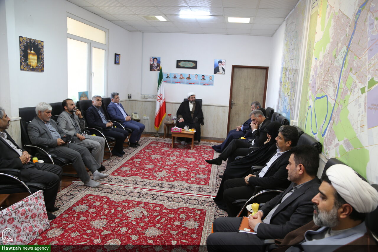 تصاویر/ دیدار معاونت توسعه مدیریت و منابع استانداری خوزستان با مدیر حوزه علمیه استان