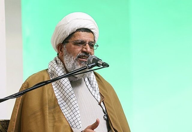 سعادت دنیا و آخرت در گرو تمسک به قرآن کریم است