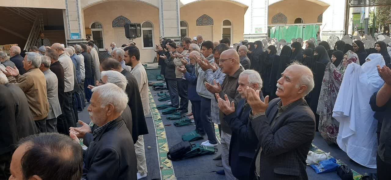 فیلم| اقامه نماز باران در گلستان شهدای اصفهان