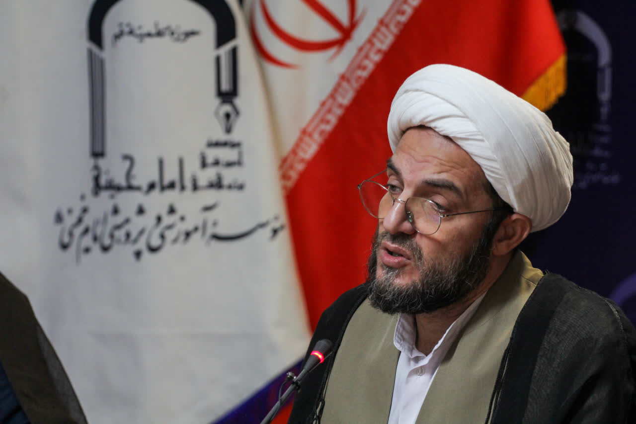 توسعه بازار آزاد و حاکمیت نظام قیمت‌ها نمونه‌ای از نفوذ سکولاریسم در اقتصاد کشورهای اسلامی