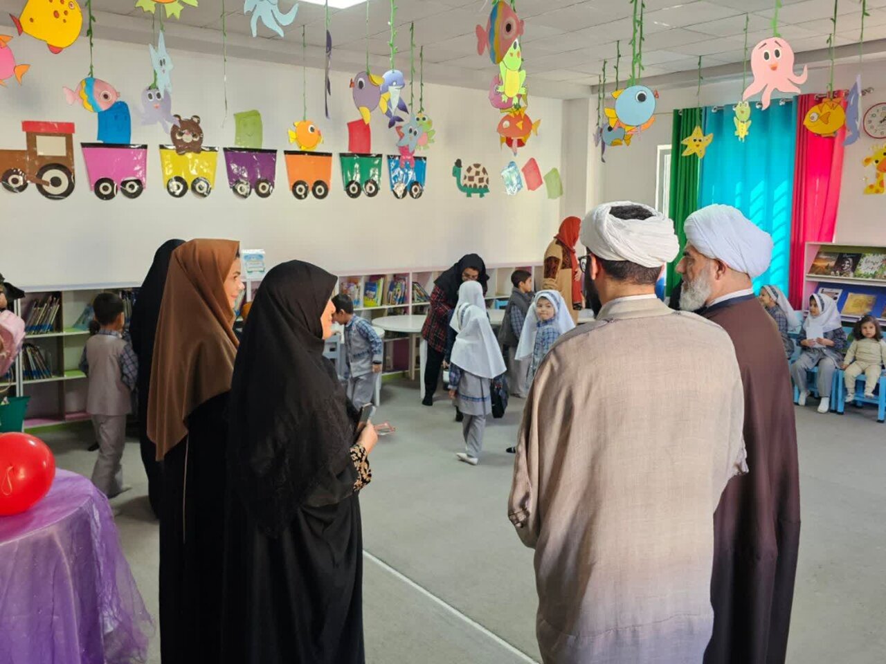 بازدید امام جمعه بوئینزهرا از اداره کتابخانههای عمومی استان