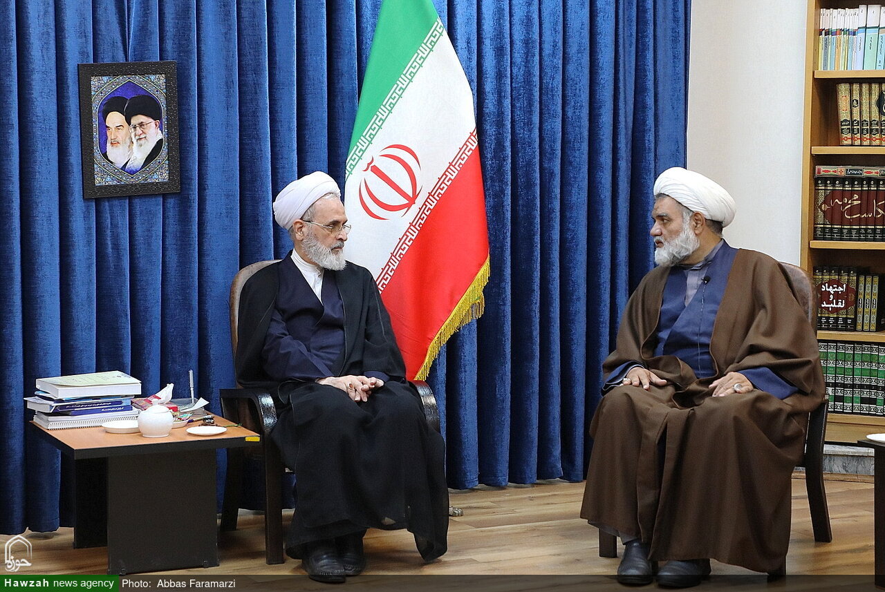 İslam İnqilabının mahiyyəti Məşrutə hərəkatı və ona bənzər digər hərəkatlardan fərqlənir