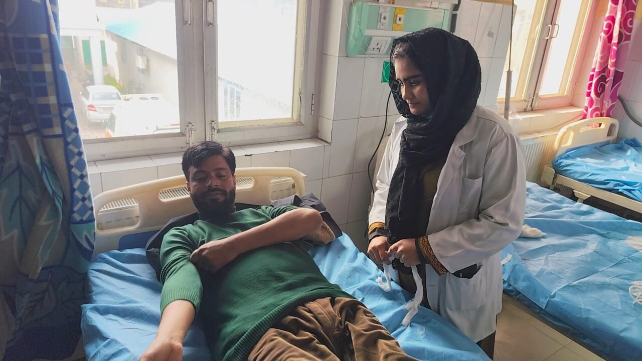 जम्मू - कश्मीर; तंजीमुल मकातिब और एसडीएच मगाम के सहयोग से रक्तदान शिविर / युवाओं का अद्भुत इंसानियत का जज्बा