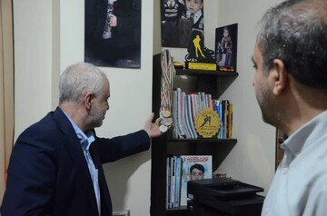 تصاویر/ دیدار رئیس بنیاد شهید با خانواده دو شهید دفاع مقدس ۱۲روزه