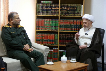 تصاویر/ دیدار رئیس سازمان بسیج مستضعفین با آیت الله العظمی سبحانی