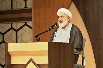 فلسفه نقش قطب‌نمای اخلاقی و معنایی بشریت را ایفا می‌کند