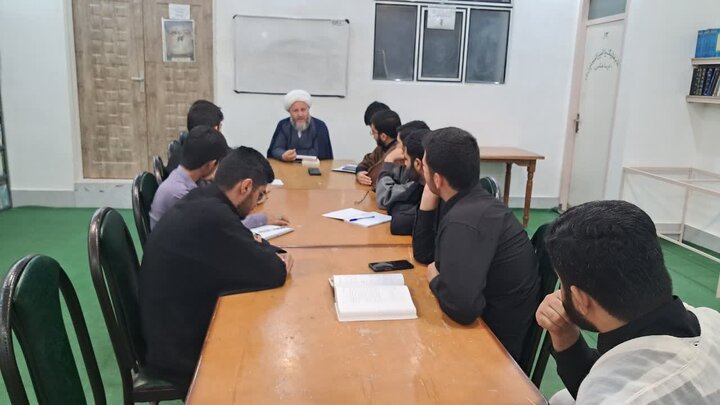 تصاویر/ شرکت طلاب مدرسه علمیه امیرالمؤمنین (ع)دردرس اخلاق امام جمعه آران و بیدگل