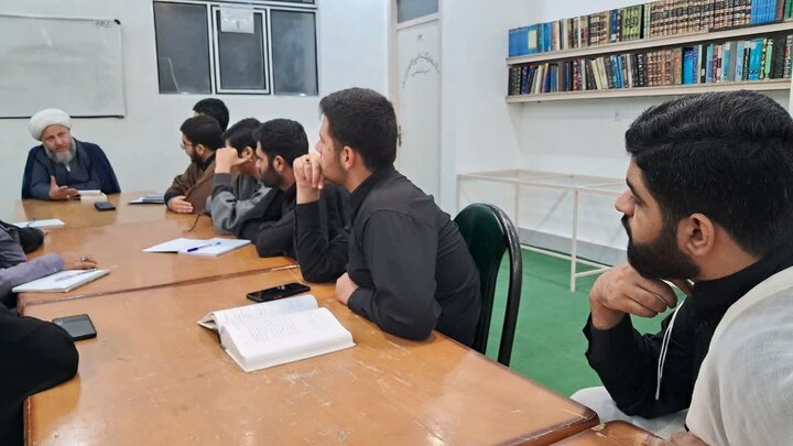 تصاویر/ شرکت طلاب مدرسه علمیه امیرالمؤمنین (ع)دردرس اخلاق امام جمعه آران و بیدگل