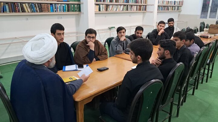 تصاویر/ شرکت طلاب مدرسه علمیه امیرالمؤمنین (ع)دردرس اخلاق امام جمعه آران و بیدگل