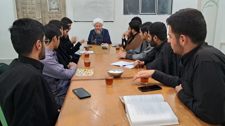 تصاویر/ شرکت طلاب مدرسه علمیه امیرالمؤمنین (ع)دردرس اخلاق امام جمعه آران و بیدگل