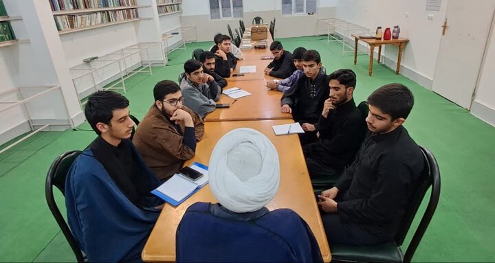 تصاویر/ شرکت طلاب مدرسه علمیه امیرالمؤمنین (ع)دردرس اخلاق امام جمعه آران و بیدگل