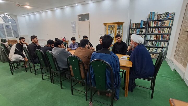 تصاویر/ شرکت طلاب مدرسه علمیه امیرالمؤمنین (ع)دردرس اخلاق امام جمعه آران و بیدگل