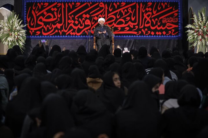 تصاویر/ مجلس روضه شهادت حضرت زهرا(س) در مصلای امام خمینی(ره) هشتگرد