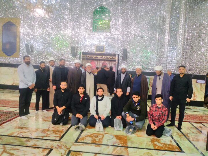 تصاویر /اردوی زیارتی و سیاحتی جمعی ازطلاب حوزه علمیه قزوین به مناسبت هفته بسیج وروز قشر(روزطلبه ودانشجو) به حرم مطهر عبدالعظیم حسنی