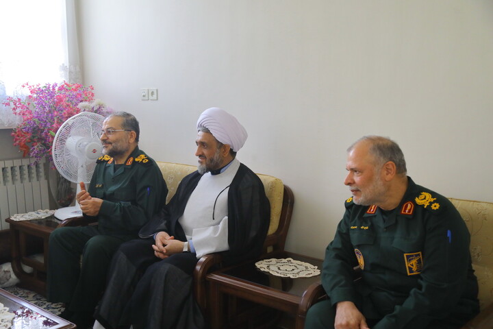 تصاویر/ دیدار رئیس سازمان بسیج مستضعفین با آیت الله العظمی جوادی آملی