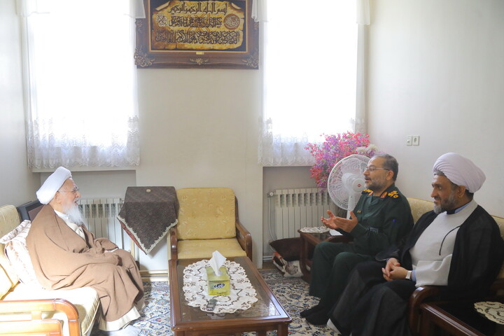 تصاویر/ دیدار رئیس سازمان بسیج مستضعفین با آیت الله العظمی جوادی آملی