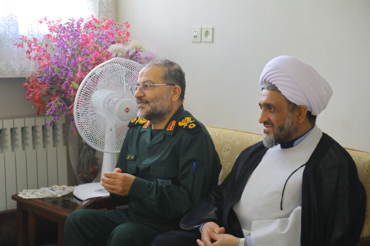 تصاویر/ دیدار رئیس سازمان بسیج مستضعفین با آیت الله العظمی جوادی آملی