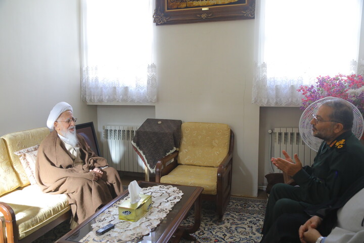 تصاویر/ دیدار رئیس سازمان بسیج مستضعفین با آیت الله العظمی جوادی آملی