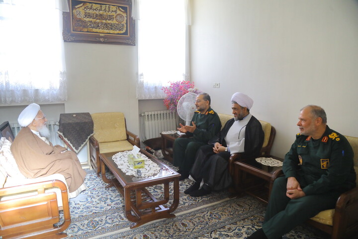 تصاویر/ دیدار رئیس سازمان بسیج مستضعفین با آیت الله العظمی جوادی آملی