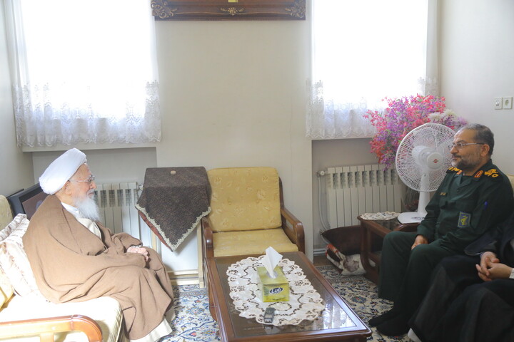 تصاویر/ دیدار رئیس سازمان بسیج مستضعفین با آیت الله العظمی جوادی آملی