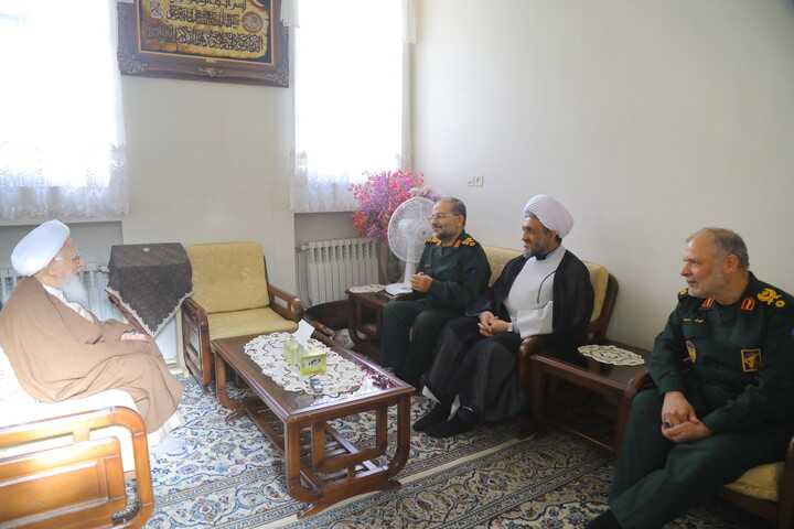 تصاویر/ دیدار رئیس سازمان بسیج مستضعفین با آیت الله العظمی جوادی آملی