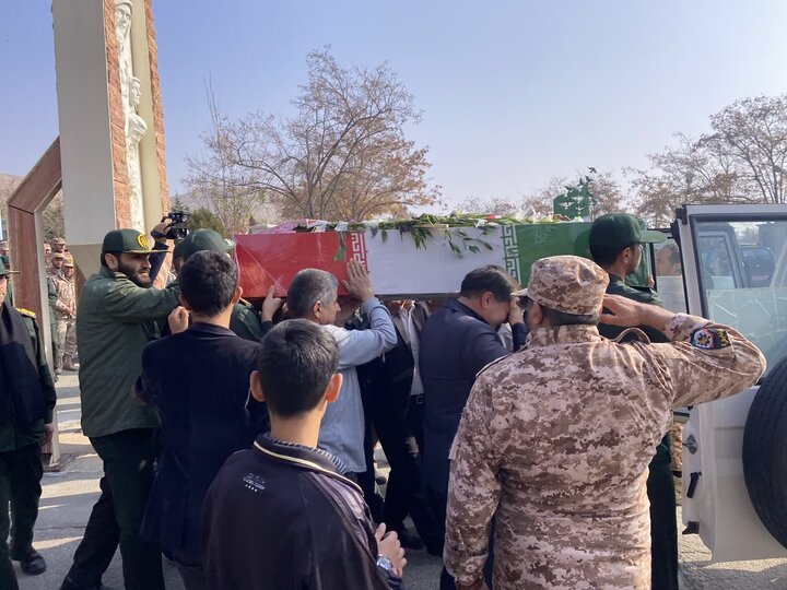 تصاویر/ آیین غبارروبی و عطرافشانی مزار شهدا و  بدرقه شهید گمنام در نقده