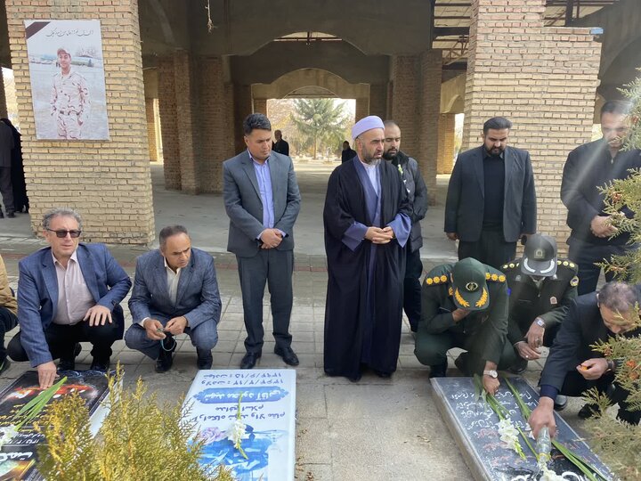تصاویر/ آیین غبارروبی و عطرافشانی مزار شهدا و  بدرقه شهید گمنام در نقده