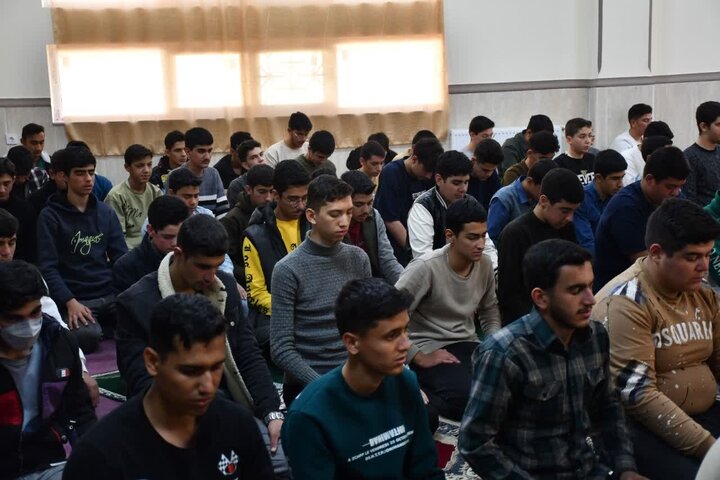 تصاویر/ حضور امام جمعه خوی در جمع دانش آموزان