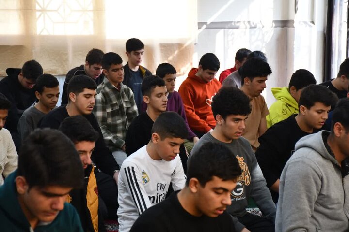 تصاویر/ حضور امام جمعه خوی در جمع دانش آموزان