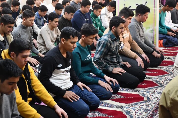 تصاویر/ حضور امام جمعه خوی در جمع دانش آموزان