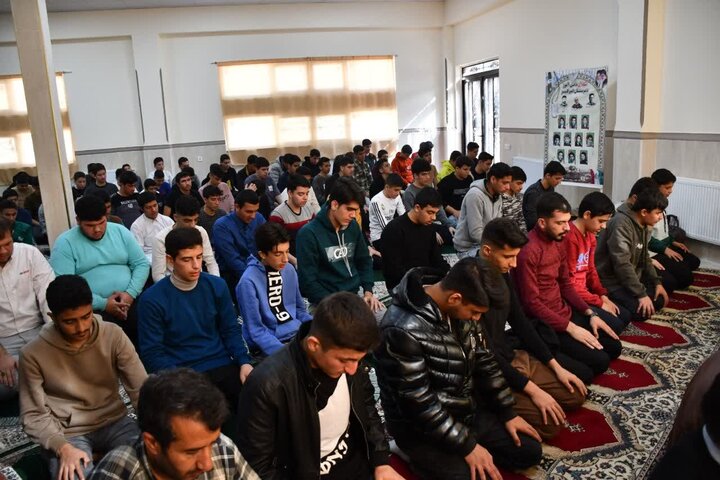 تصاویر/ حضور امام جمعه خوی در جمع دانش آموزان