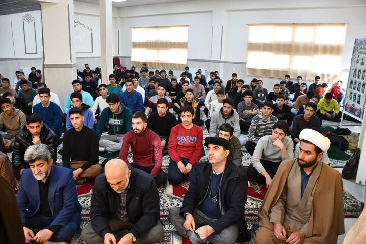 تصاویر/ حضور امام جمعه خوی در جمع دانش آموزان