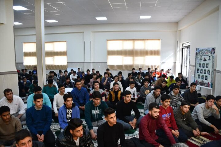 تصاویر/ حضور امام جمعه خوی در جمع دانش آموزان