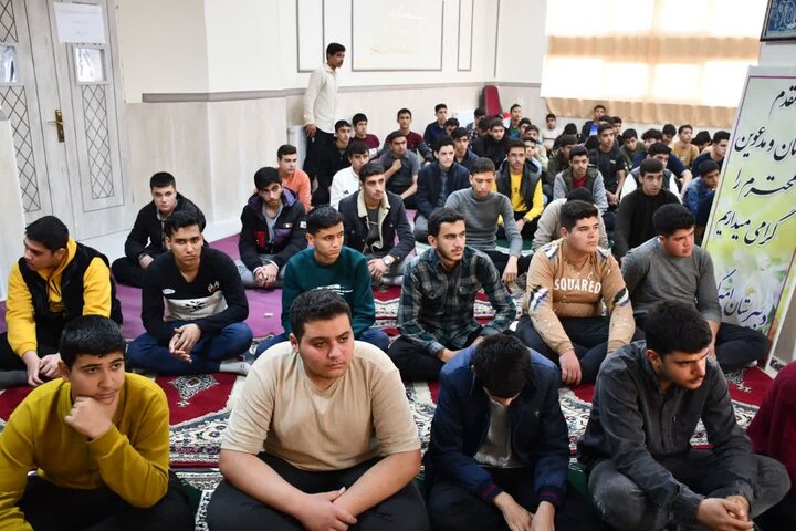 تصاویر/ حضور امام جمعه خوی در جمع دانش آموزان