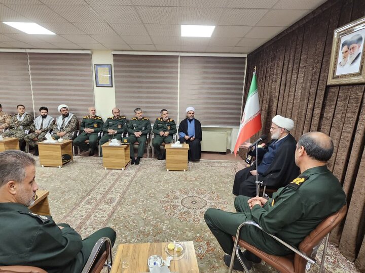 تصاویر/دیدار فرمانده سپاه بیت‌المقدس با نماینده ولی فقیه در کردستان